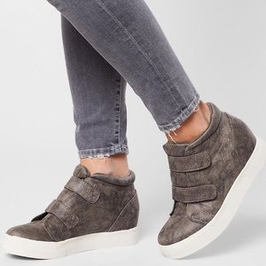 VERY G Braden Hidden Wedge Shoe